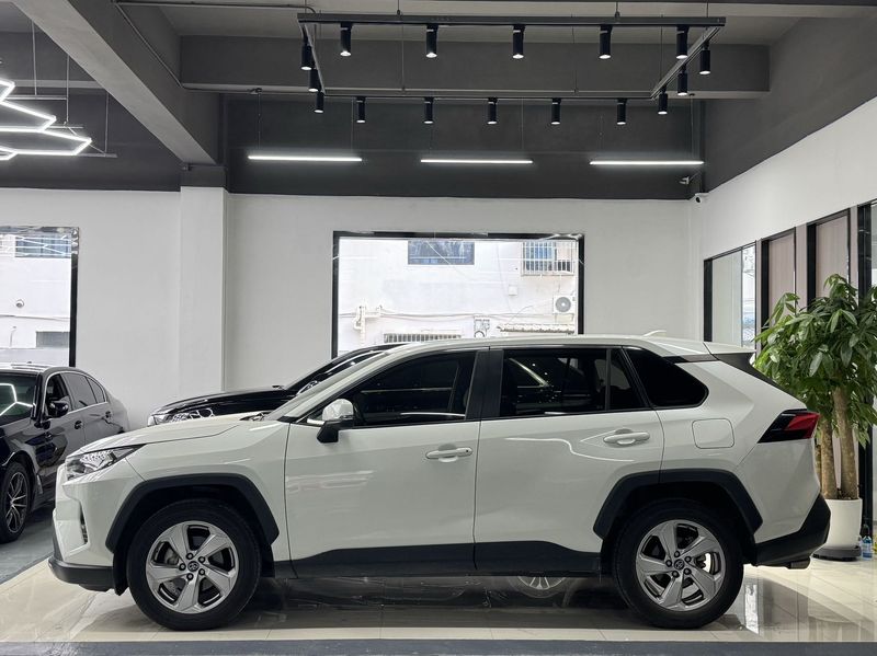 RAV4 photo 3