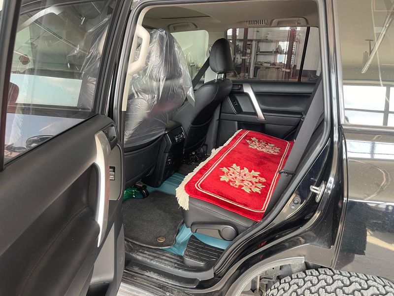 Land Cruiser Prado photo 3