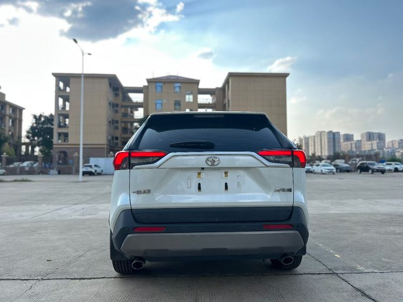RAV4 photo 5