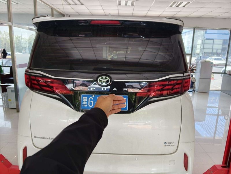 Alphard photo 2