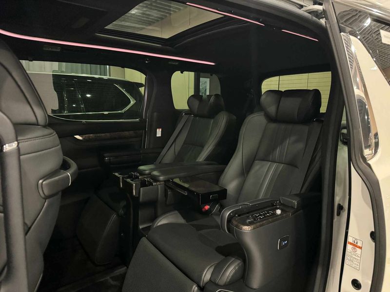 Vellfire photo 5