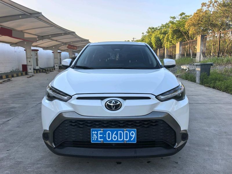 Corolla Cross photo 2