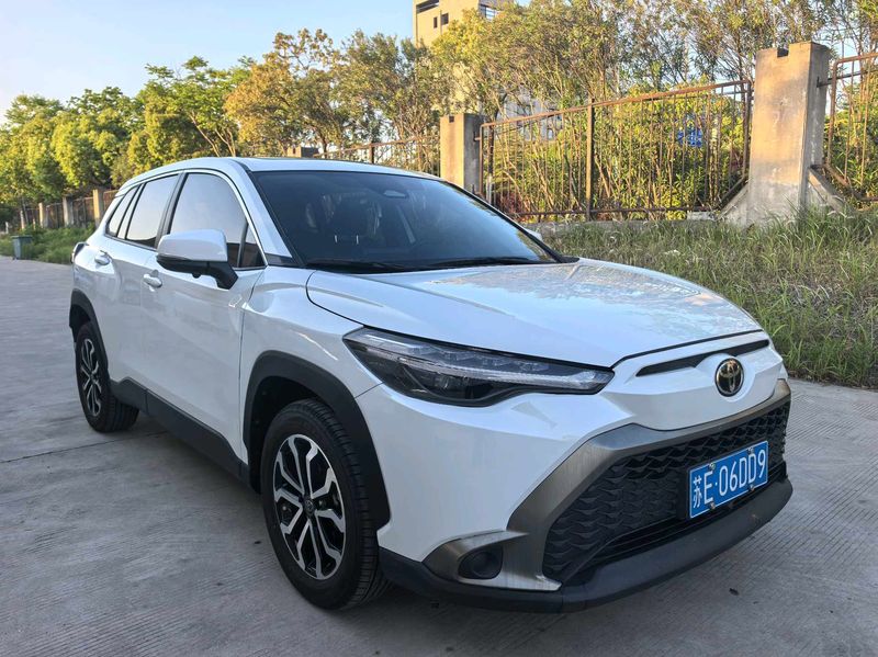 Corolla Cross photo 3