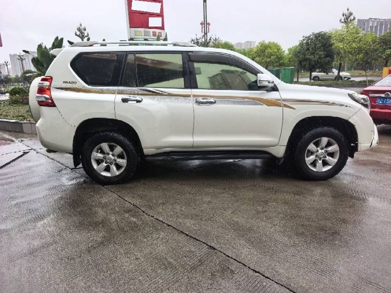 Land Cruiser Prado photo 3