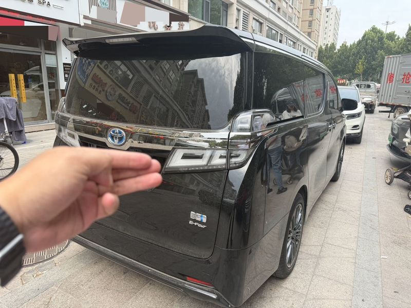 Vellfire photo 4