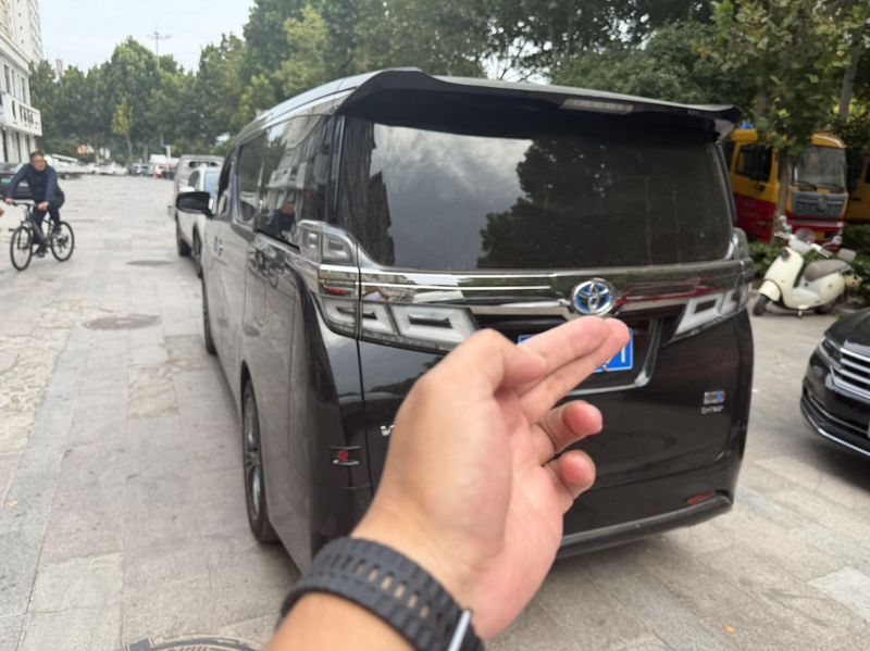 Vellfire photo 5