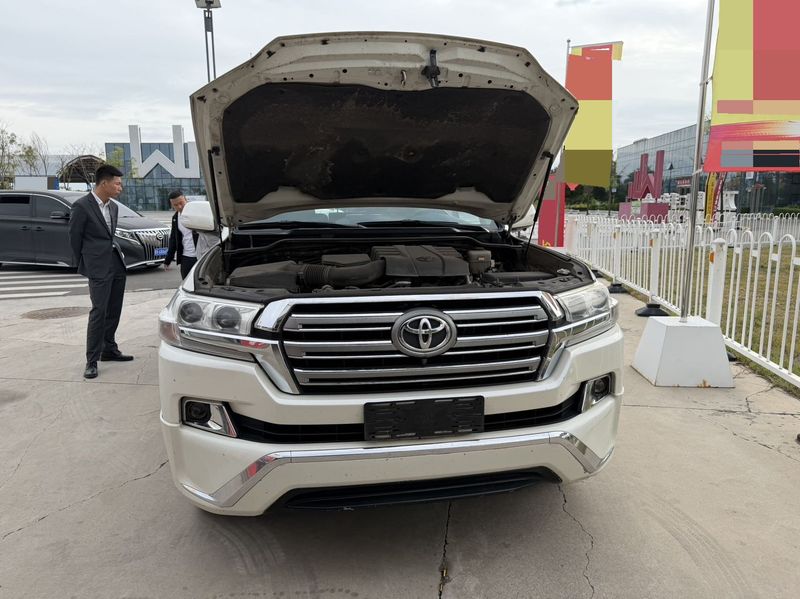 Land Cruiser photo 3