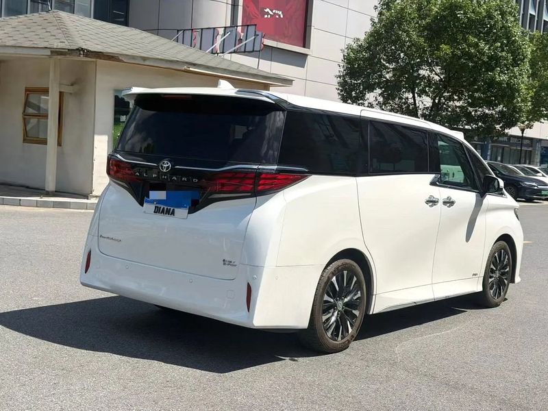 Alphard photo 2