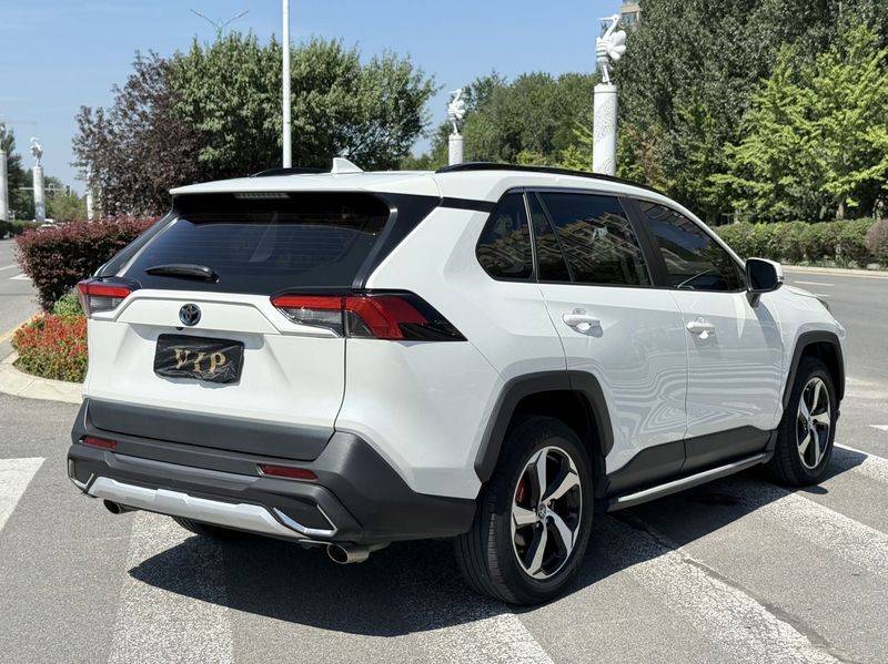 RAV4 photo 4