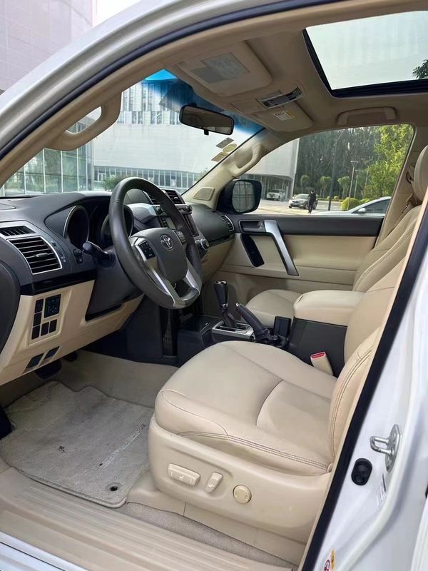 Land Cruiser Prado photo 3