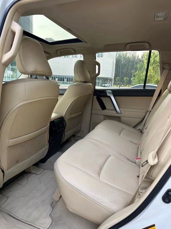 Land Cruiser Prado photo 4