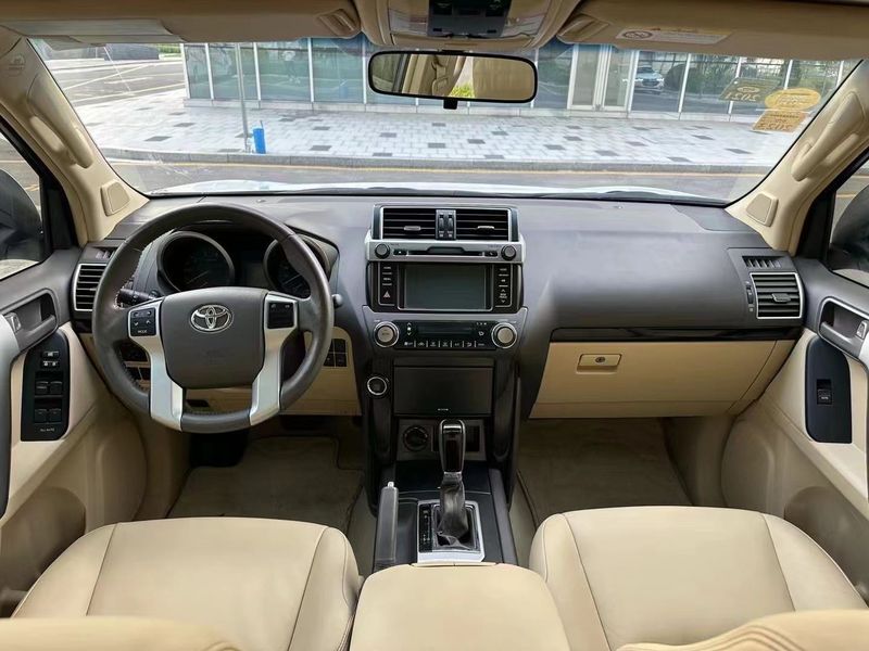 Land Cruiser Prado photo 5