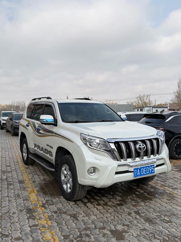 Land Cruiser Prado photo 2