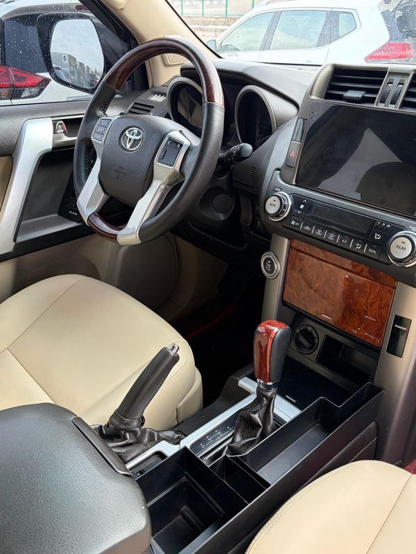 Land Cruiser Prado photo 3
