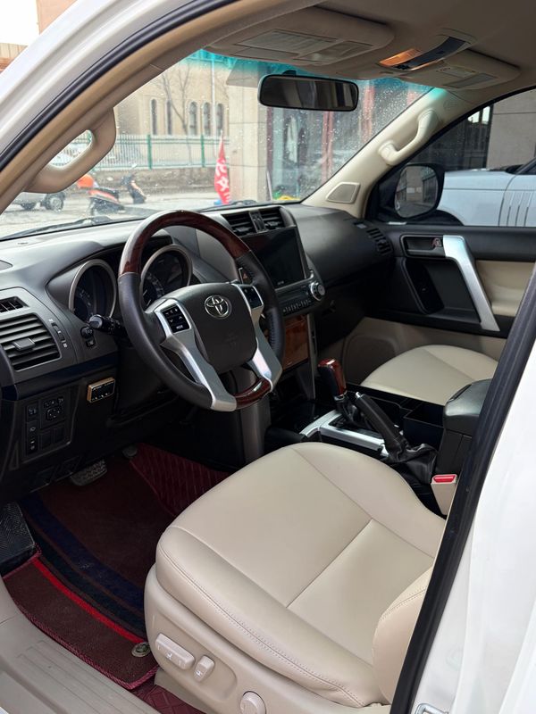 Land Cruiser Prado photo 4