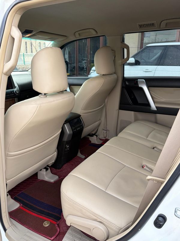 Land Cruiser Prado photo 5