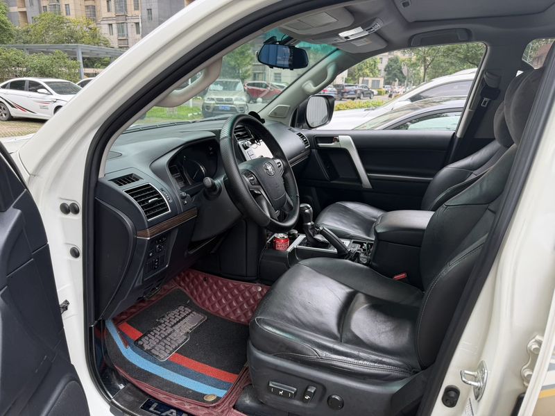Land Cruiser Prado photo 3