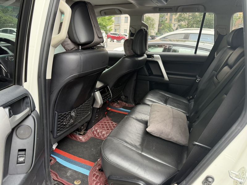 Land Cruiser Prado photo 4