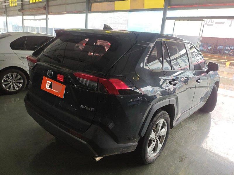 RAV4 photo 2