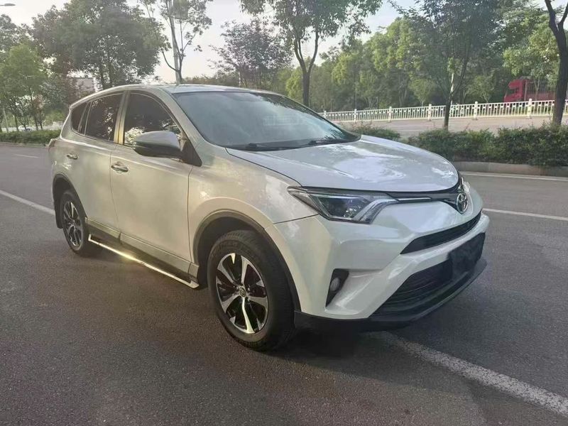 RAV4 photo 3