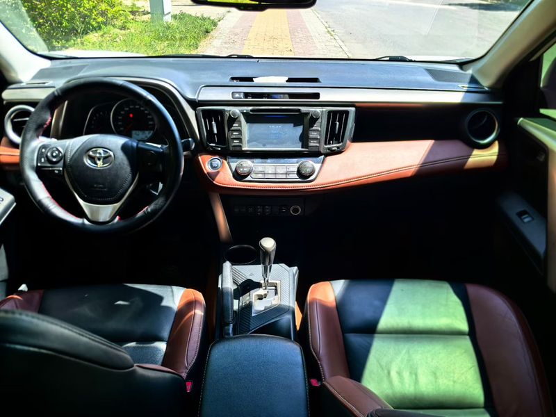 RAV4 photo 5