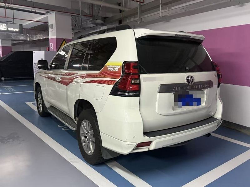 Land Cruiser Prado photo 2