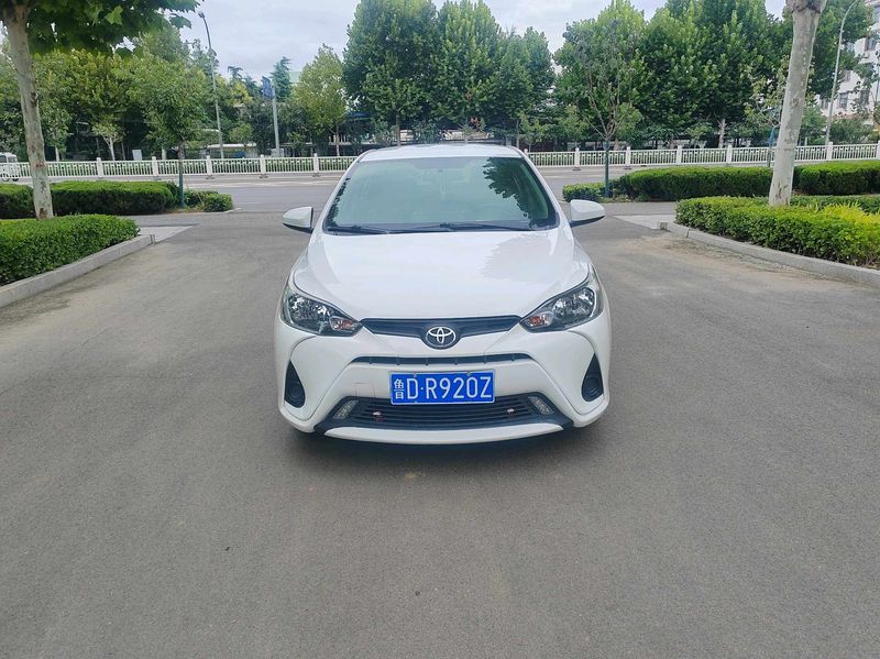 Yaris photo 2