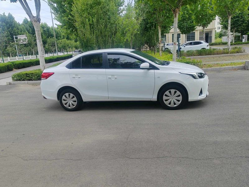 Yaris photo 4