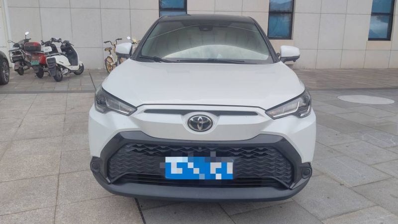 Corolla Cross photo 2