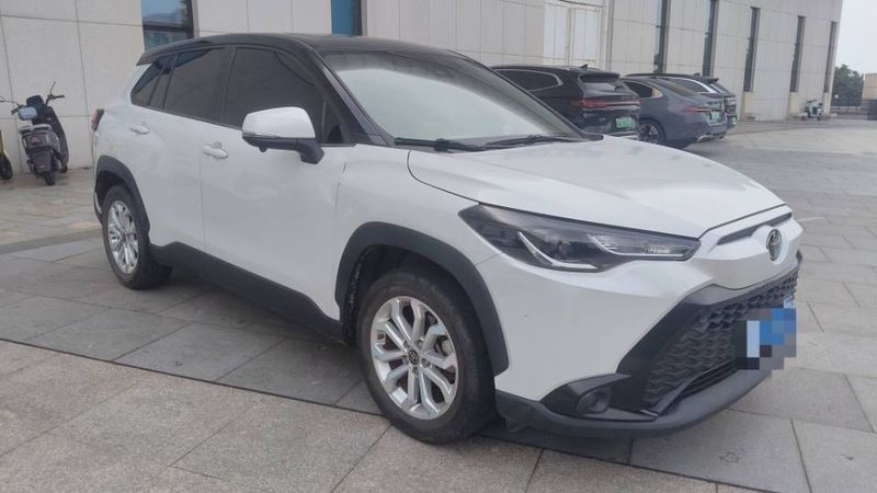 Corolla Cross photo 3