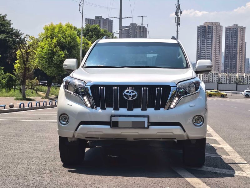 Land Cruiser Prado photo 2