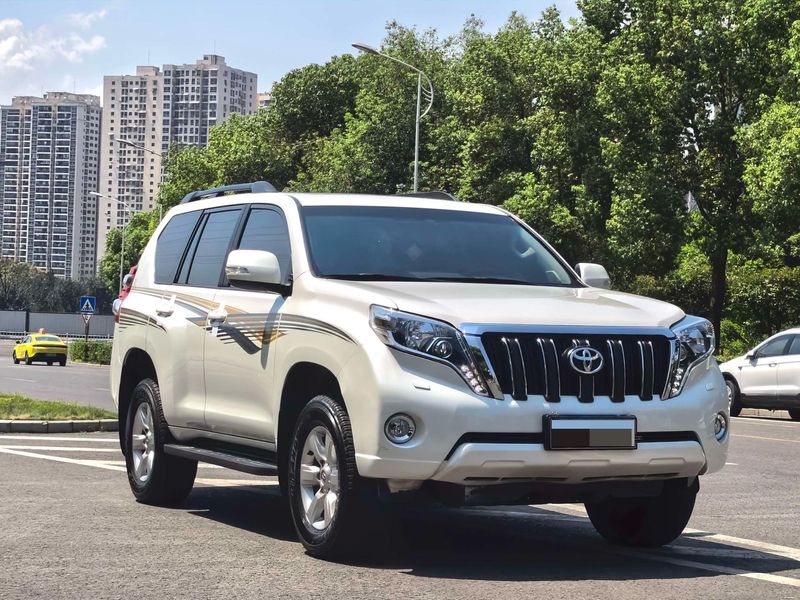 Land Cruiser Prado photo 3