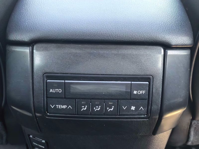 Land Cruiser Prado photo 4