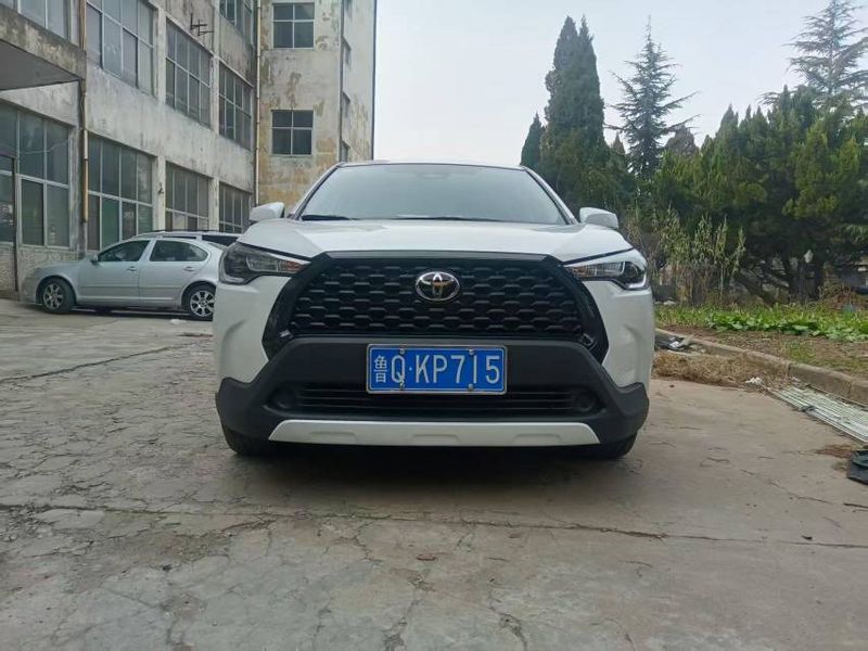 Corolla Cross photo 2