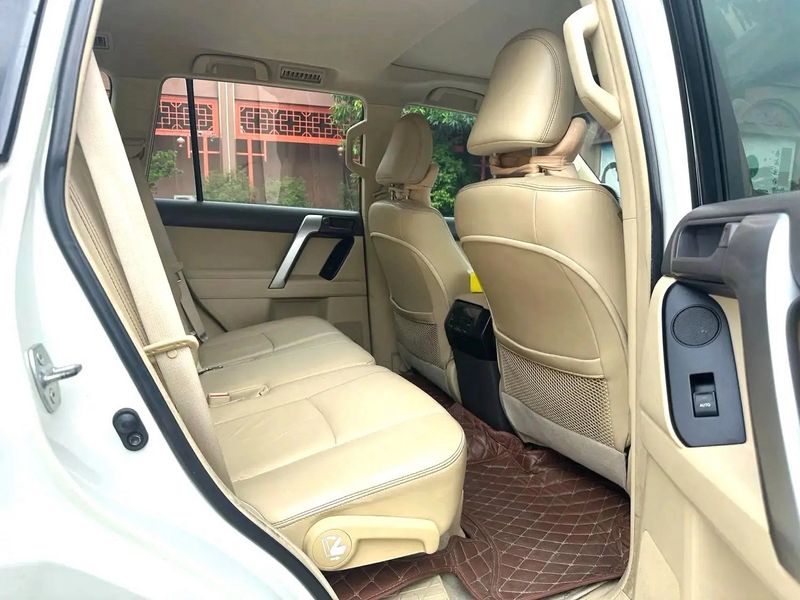 Land Cruiser Prado photo 4