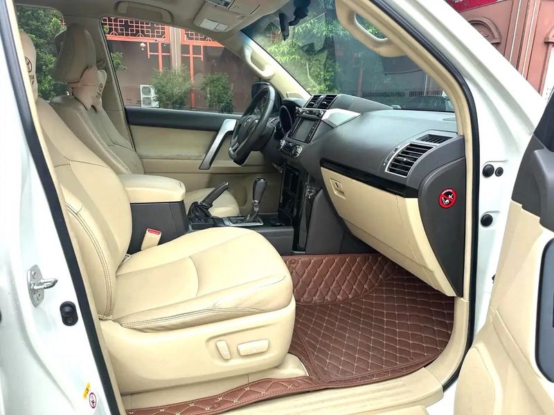 Land Cruiser Prado photo 5