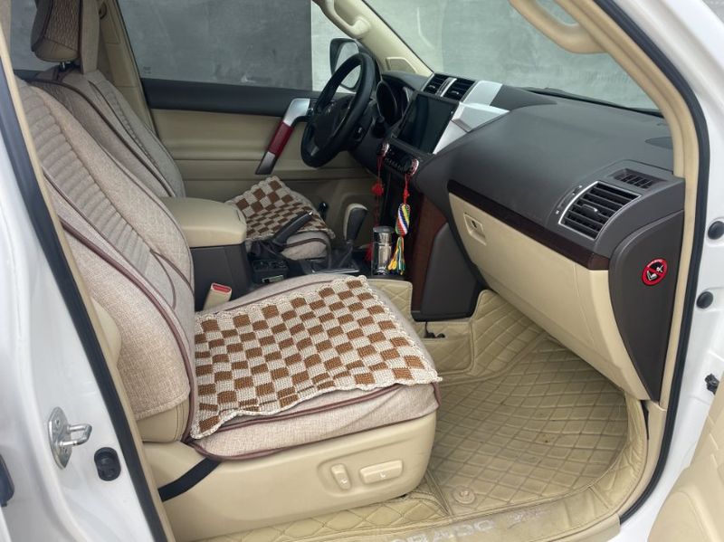 Land Cruiser Prado photo 3