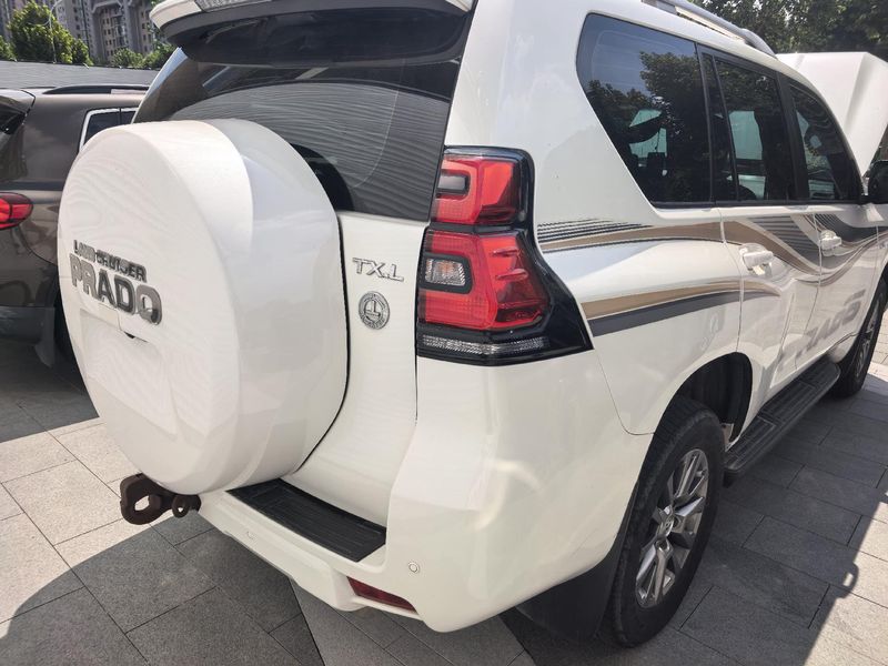 Land Cruiser Prado photo 2