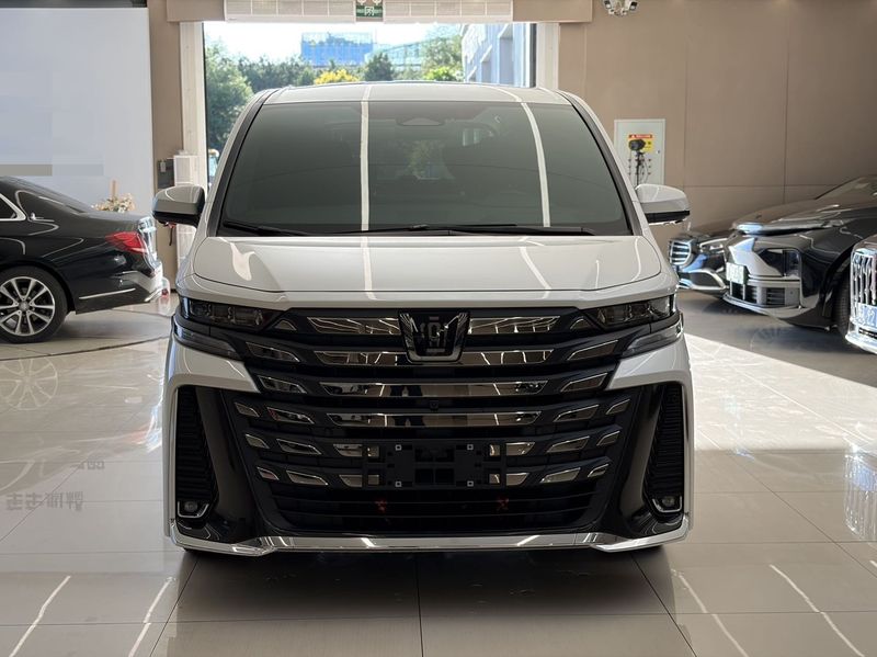 Vellfire photo 3