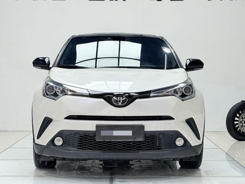 C-HR photo 2