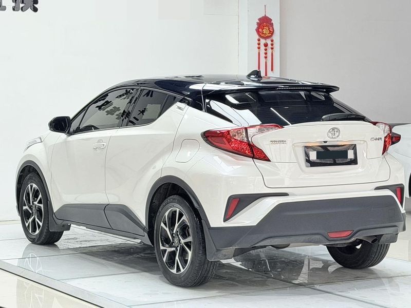 C-HR photo 4