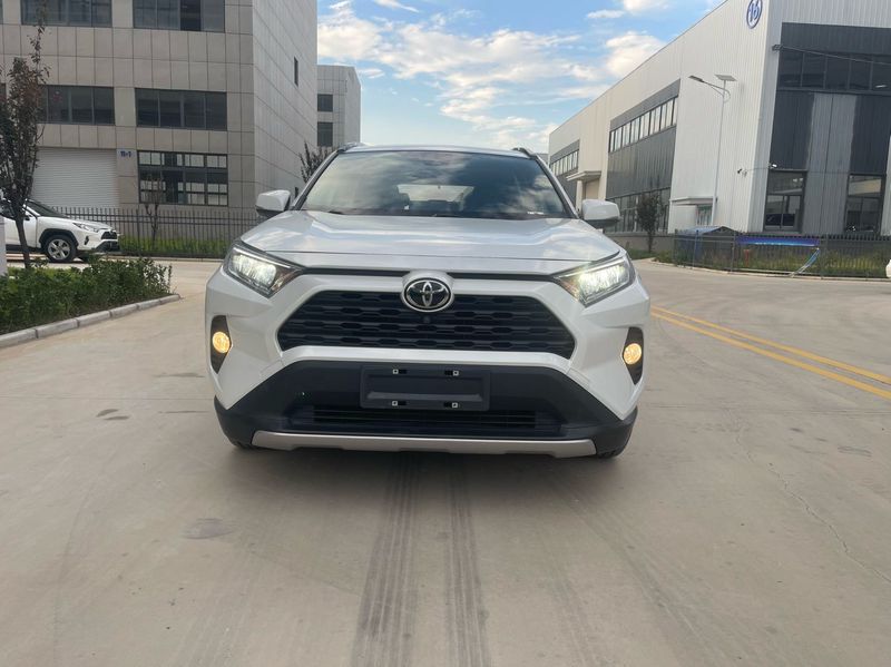 RAV4 photo 2