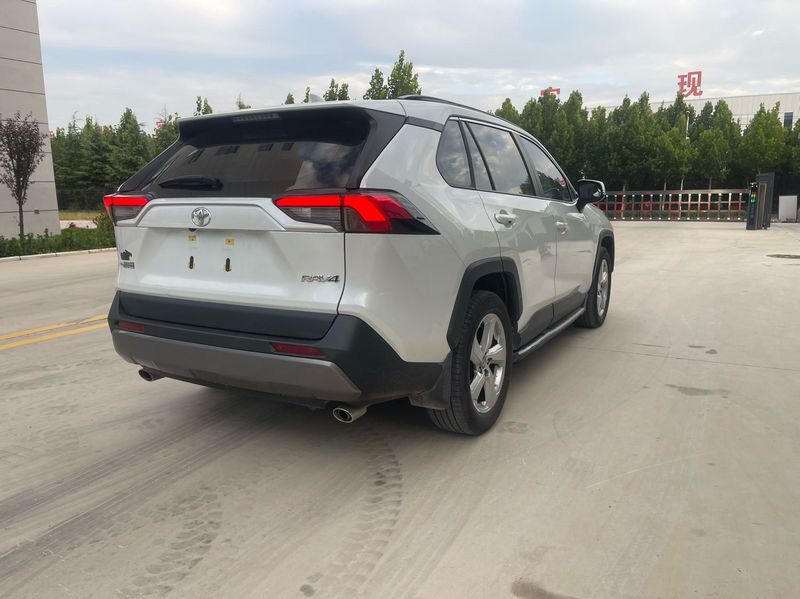RAV4 photo 4
