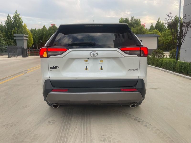 RAV4 photo 5