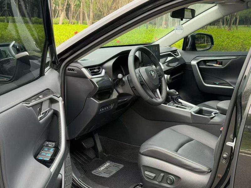RAV4 photo 3