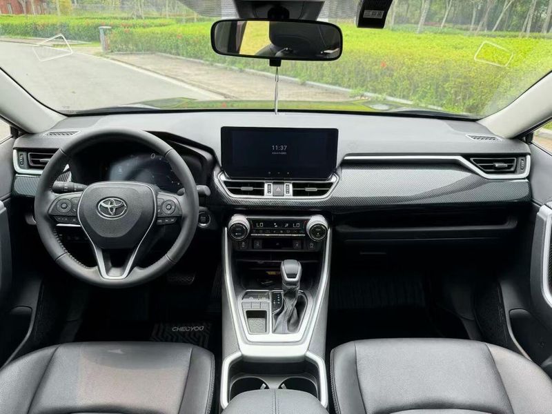 RAV4 photo 4