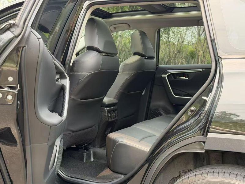 RAV4 photo 5