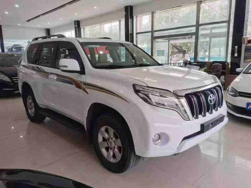 Land Cruiser Prado photo 3