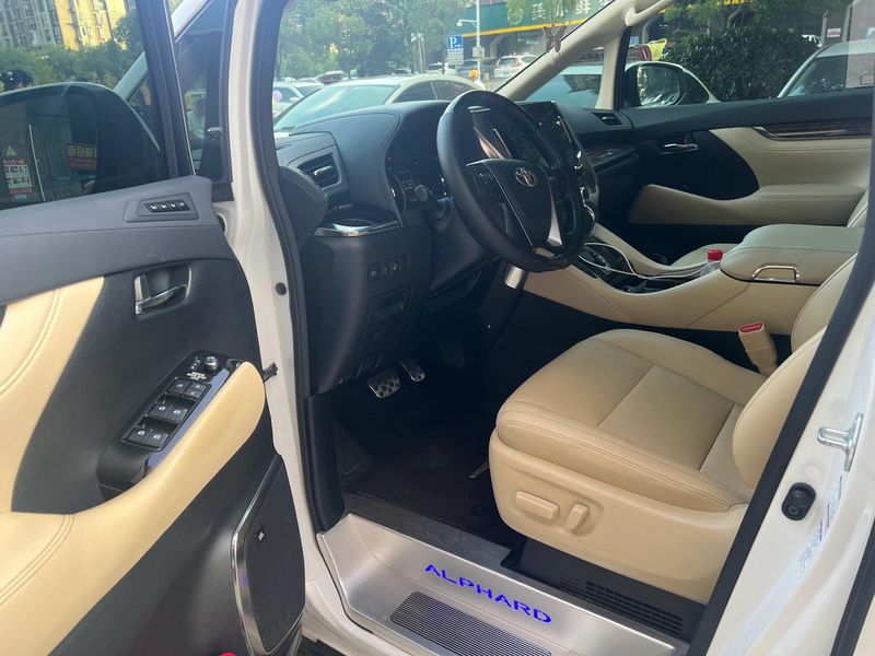 Alphard photo 5