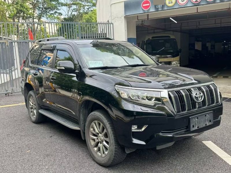 Land Cruiser Prado photo 3